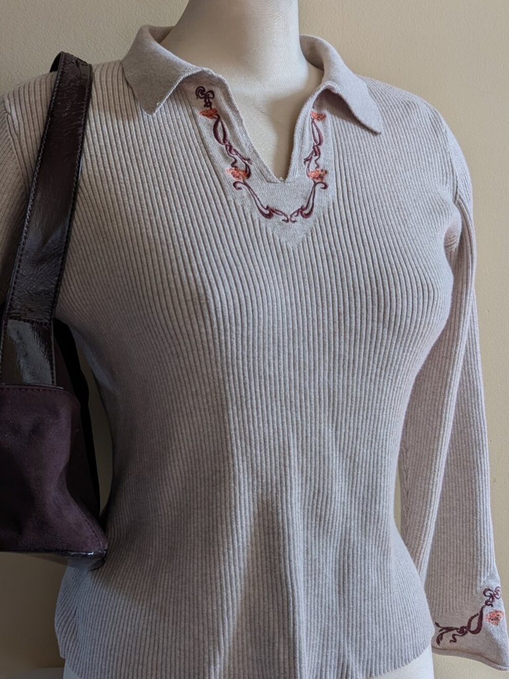 WHIMSY FLORAL DETAIL VINTAGE SWEATER